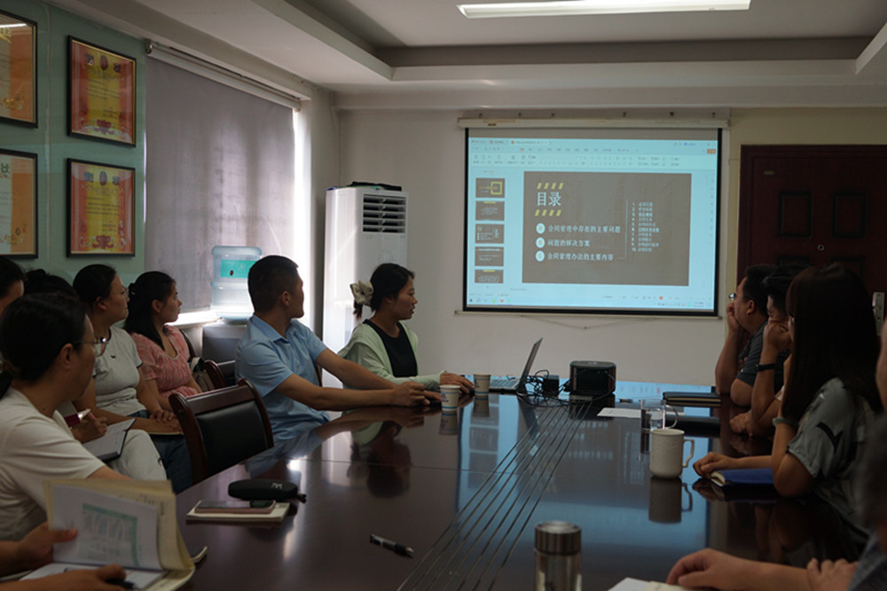 強(qiáng)化合同法律認(rèn)知  筑牢風(fēng)險(xiǎn)防控防線<br>——鄭州建投工程咨詢有限公司開展合同法律知識 專題培訓(xùn)